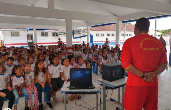 Bombeiros Militares de Itapoa realizam palestra sobre perigos do banho de mar a estudantes 08