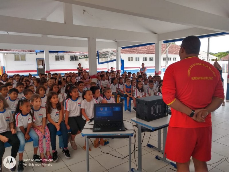 Bombeiros Militares de Itapoa realizam palestra sobre perigos do banho de mar a estudantes 08