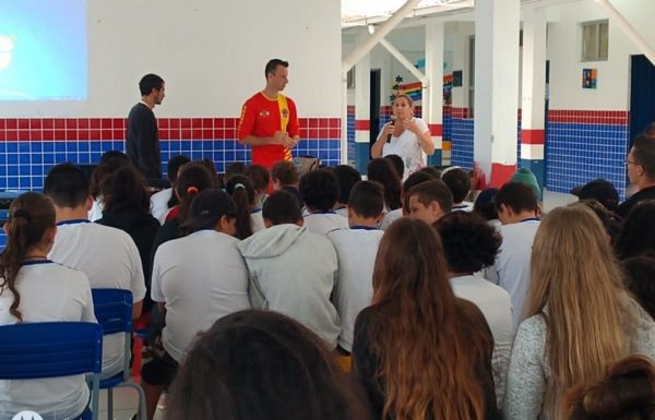 Bombeiros Militares de Itapoa realizam palestra sobre perigos do banho de mar a estudantes 09
