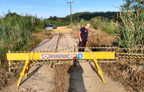 Defesa Civil de Itapoa interdita ponte sobre o rio Braco do Norte