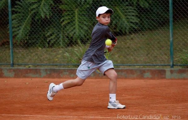 Tenista mirim de Itapoa convocado para a Selecao Catarinense de sua modalidade 07