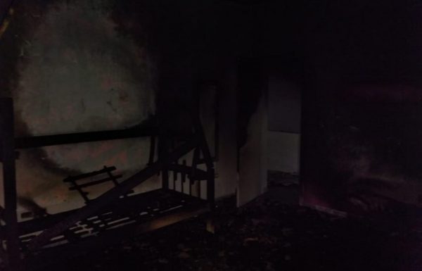 Bombeiros apagam incendio possivelmente criminoso no balneario Paese 11