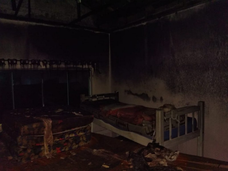 Bombeiros apagam incendio possivelmente criminoso no balneario Paese 5