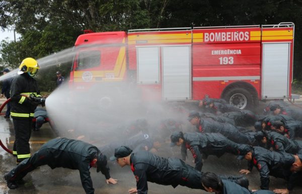 Publico lota Camara de Itapoa para prestigiar solenidade do Corpo de Bombeiros local 12