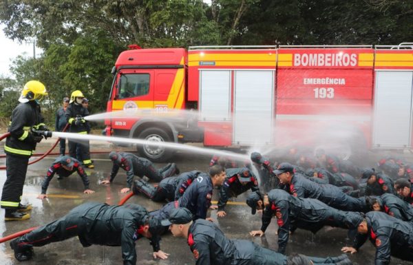 Publico lota Camara de Itapoa para prestigiar solenidade do Corpo de Bombeiros local 14