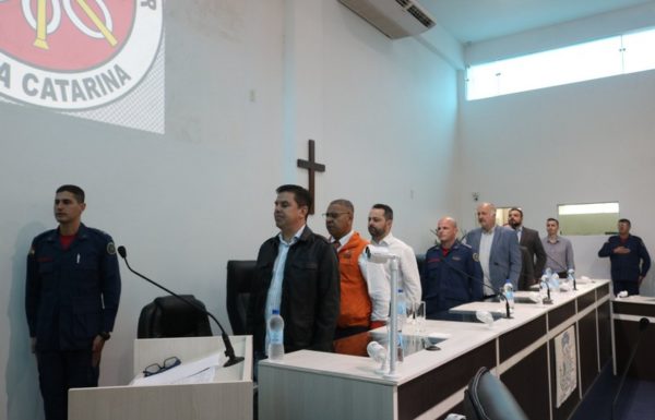 Publico lota Camara de Itapoa para prestigiar solenidade do Corpo de Bombeiros local 49