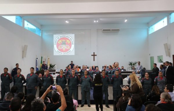 Publico lota Camara de Itapoa para prestigiar solenidade do Corpo de Bombeiros local 57