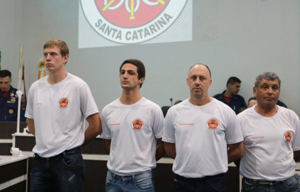 Publico lota Camara de Itapoa para prestigiar solenidade do Corpo de Bombeiros local 61