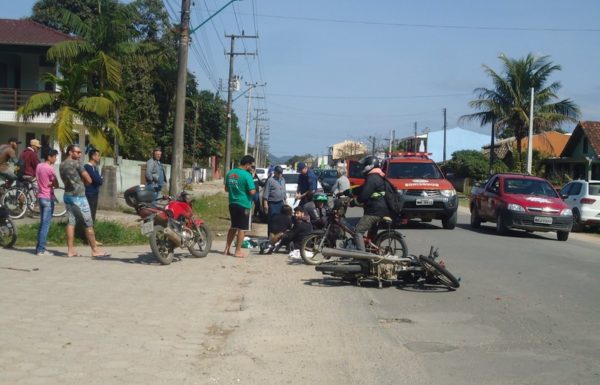 Acidente entre automovel e motocicleta deixa duas pessoas feridas no Cambiju 3