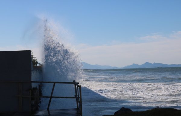 Forte ressaca causa prejuizos em Itapoa 04