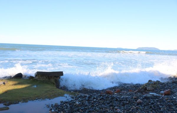 Forte ressaca causa prejuizos em Itapoa 07