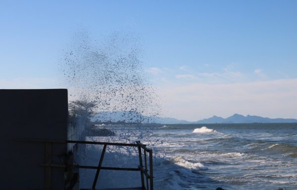 Forte ressaca causa prejuizos em Itapoa 14