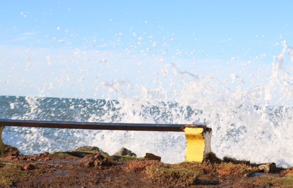Forte ressaca causa prejuizos em Itapoa 16