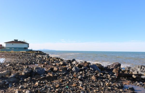 Forte ressaca causa prejuizos em Itapoa 17