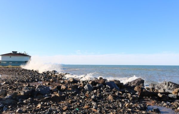 Forte ressaca causa prejuizos em Itapoa 18