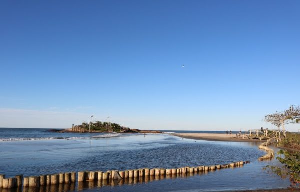 Forte ressaca causa prejuizos em Itapoa 25