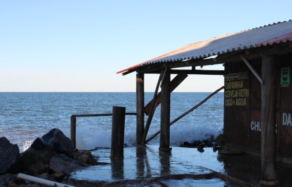 Forte ressaca causa prejuizos em Itapoa 29