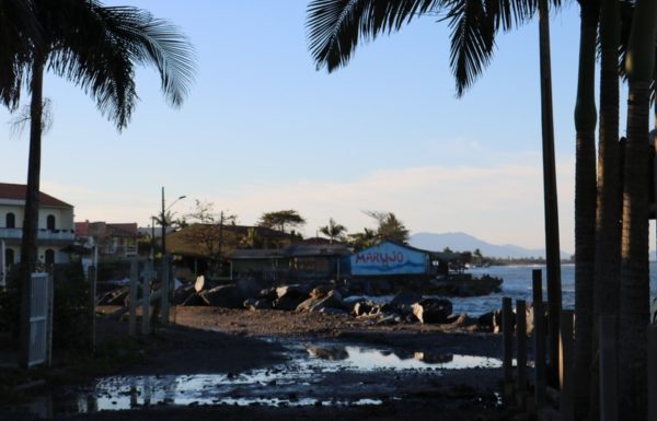 Forte ressaca causa prejuizos em Itapoa 34