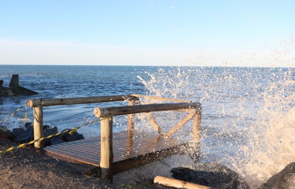Forte ressaca causa prejuizos em Itapoa 42