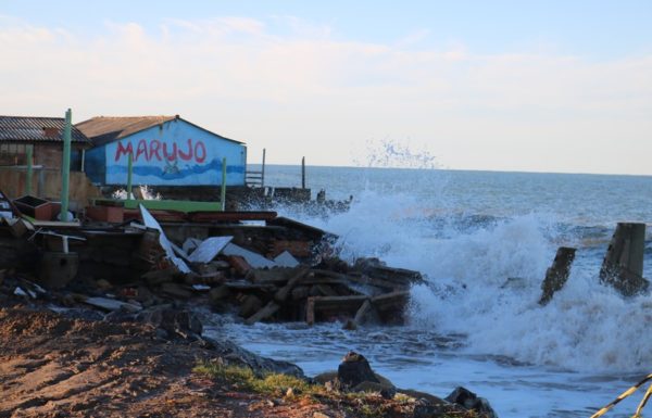 Forte ressaca causa prejuizos em Itapoa 43