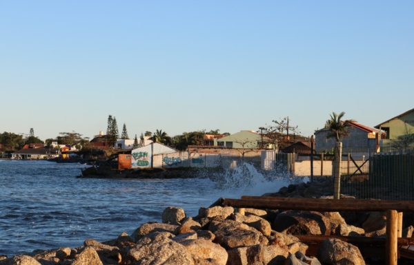 Forte ressaca causa prejuizos em Itapoa 46