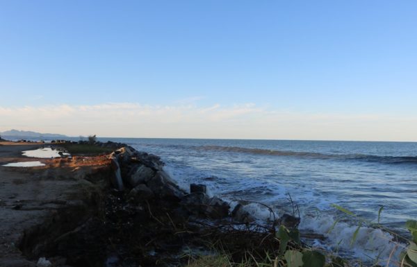 Forte ressaca causa prejuizos em Itapoa 47