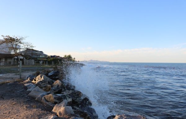 Forte ressaca causa prejuizos em Itapoa 49