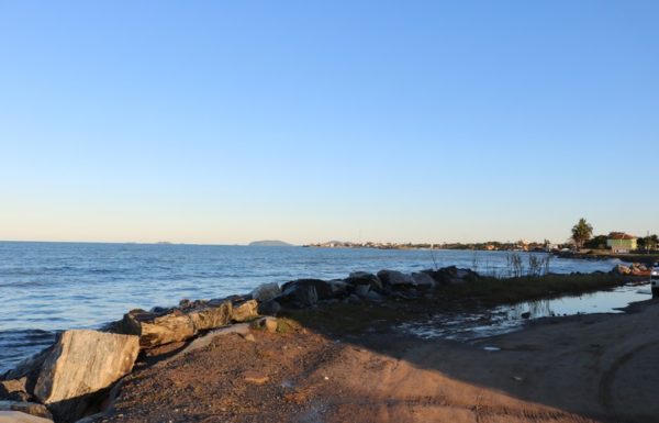 Forte ressaca causa prejuizos em Itapoa 50