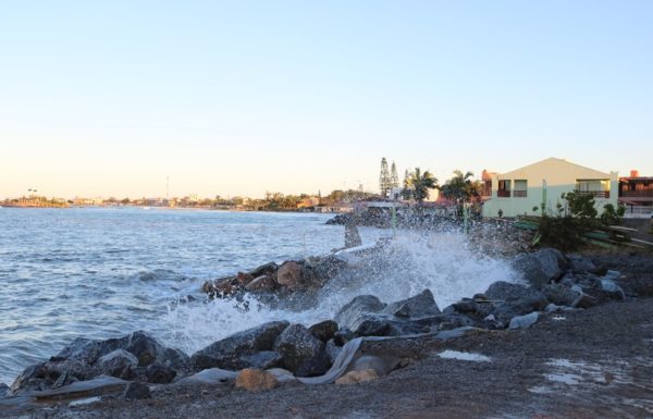 Forte ressaca causa prejuizos em Itapoa 51