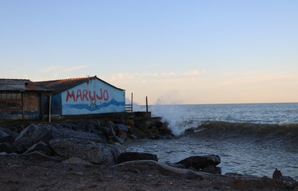 Forte ressaca causa prejuizos em Itapoa 52