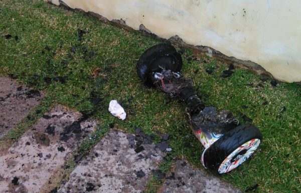 Homem combate principio de incendio causado por brinquedo ligado a energia para carregar 1