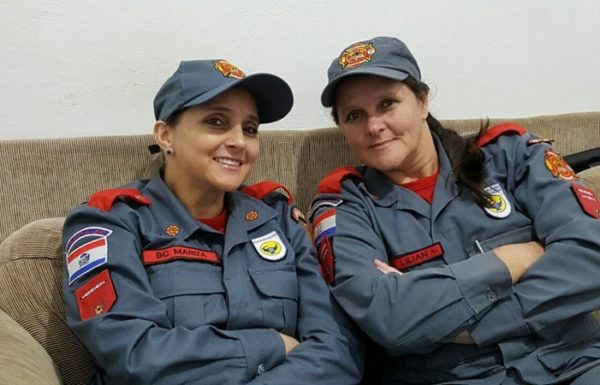 Mulheres se destacam no servico de bombeiros comunitarios de Itapoa 01