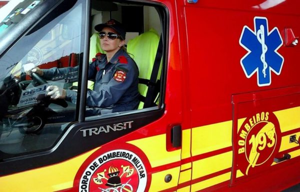 Mulheres se destacam no servico de bombeiros comunitarios de Itapoa 13