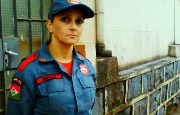 Mulheres se destacam no servico de bombeiros comunitarios de Itapoa 16