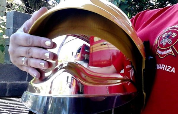 Mulheres se destacam no servico de bombeiros comunitarios de Itapoa 20