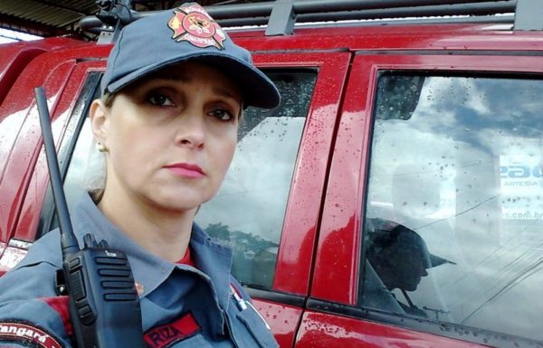 Mulheres se destacam no servico de bombeiros comunitarios de Itapoa 21