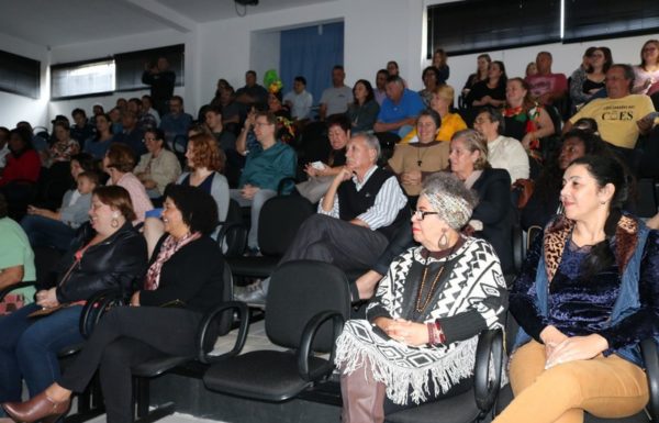 Quase 100 pessoas prestigiaram o Tributo a Carmen Miranda em Itapoa 09