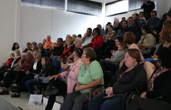 Quase 100 pessoas prestigiaram o Tributo a Carmen Miranda em Itapoa 10