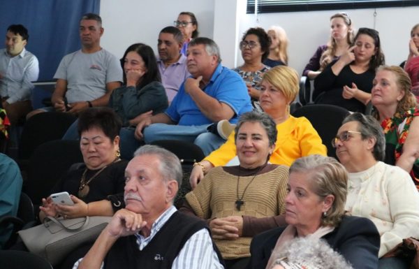 Quase 100 pessoas prestigiaram o Tributo a Carmen Miranda em Itapoa 11
