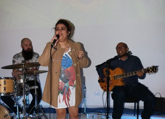 Quase 100 pessoas prestigiaram o Tributo a Carmen Miranda em Itapoa 13