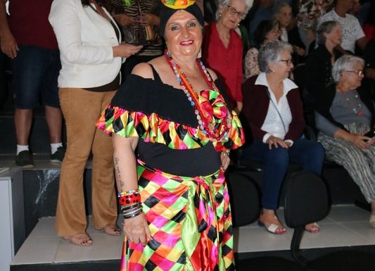 Quase 100 pessoas prestigiaram o Tributo a Carmen Miranda em Itapoa 15