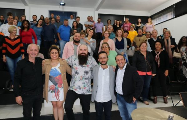 Quase 100 pessoas prestigiaram o Tributo a Carmen Miranda em Itapoa 21