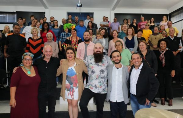 Quase 100 pessoas prestigiaram o Tributo a Carmen Miranda em Itapoa 22