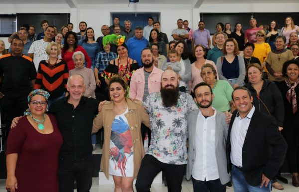 Quase 100 pessoas prestigiaram o Tributo a Carmen Miranda em Itapoa 23