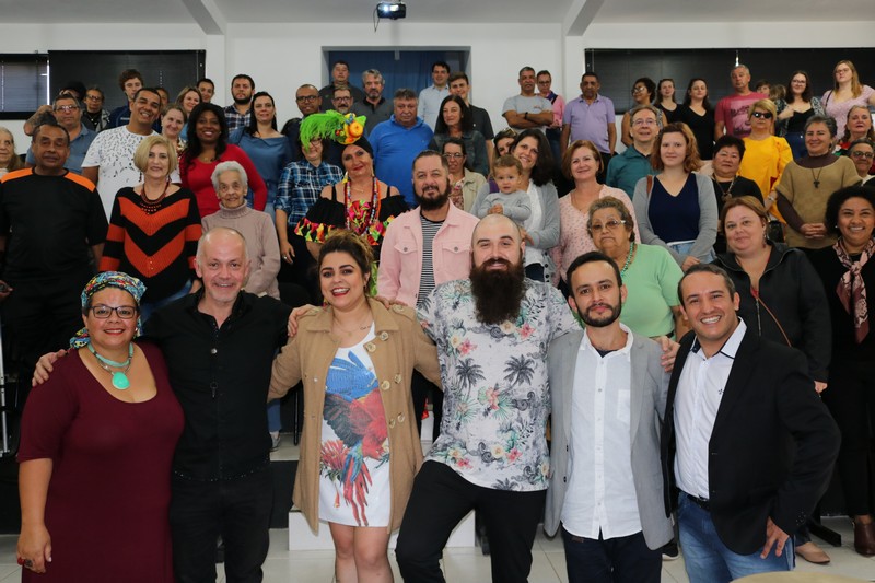 Quase 100 pessoas prestigiaram o Tributo a Carmen Miranda em Itapoa 23