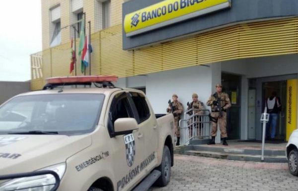 Itapoa recebe apoio das guarnicoes do Tático e do Canil da Polícia Militar de Joinville 1