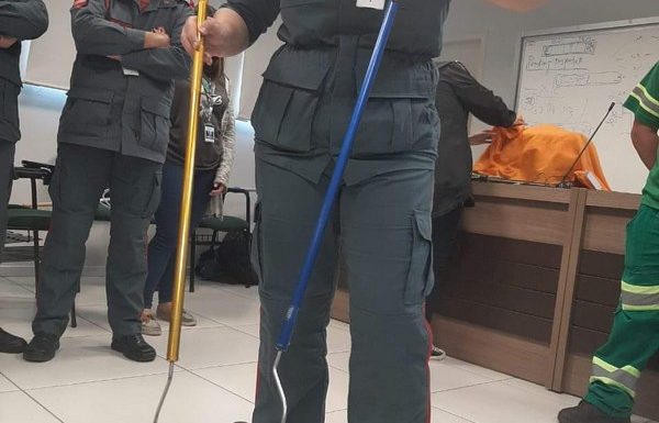 Bombeiros de Itapoa participam de instrucao de manejo de animais silvestres no Porto Itapoa 7