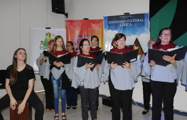 Coral da Lirica de Joinville e Vozes da Babitonga encantam o publico em Itapoa 04