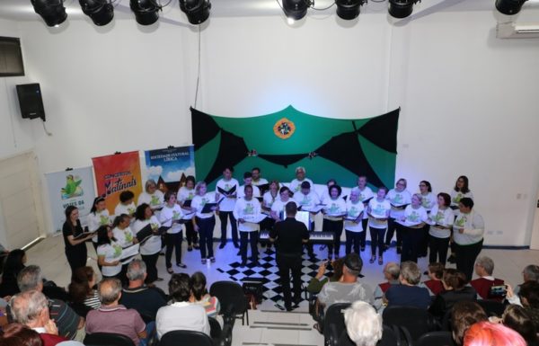 Coral da Lirica de Joinville e Vozes da Babitonga encantam o publico em Itapoa 15