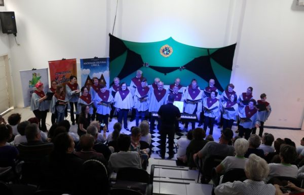 Coral da Lirica de Joinville e Vozes da Babitonga encantam o publico em Itapoa 17